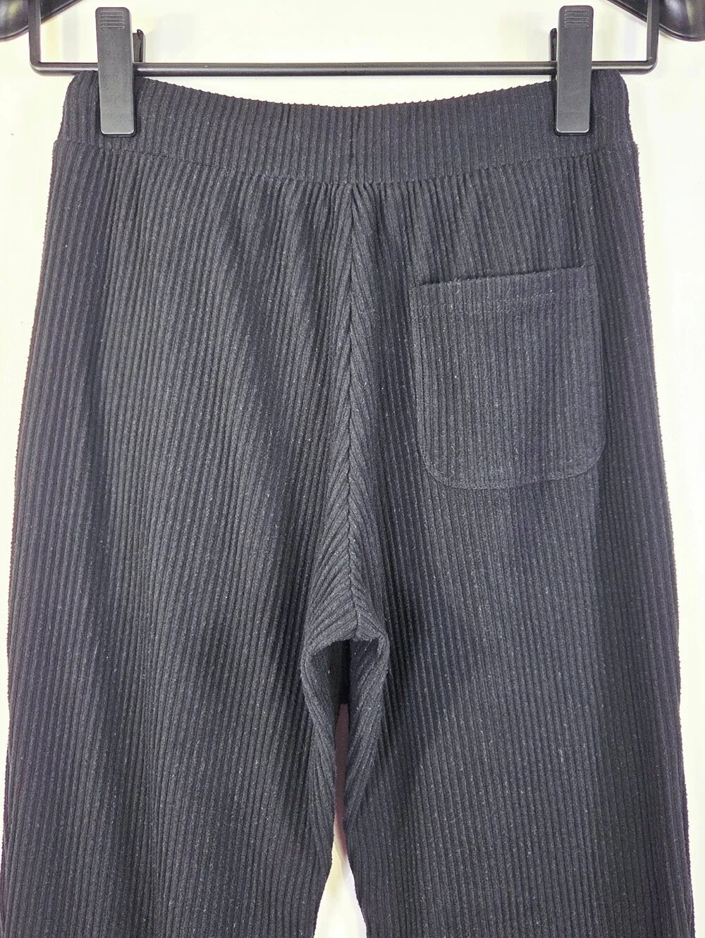 ALO YOGA MUSE RIBBED KNIT JOGGER SWEATPANTS.